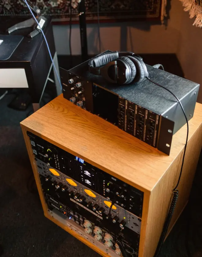 Equipment rack wiring